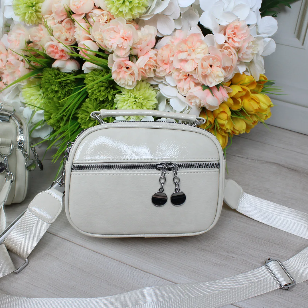 Бежева лакована сумка крос-боді для педагогічної практики