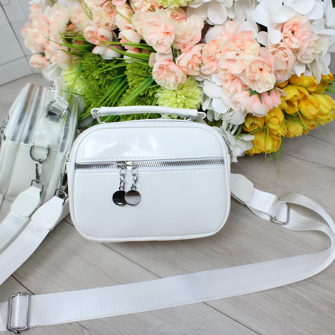 Біла лакована сумка крос-боді з еко-шкіри для вишуканих образів