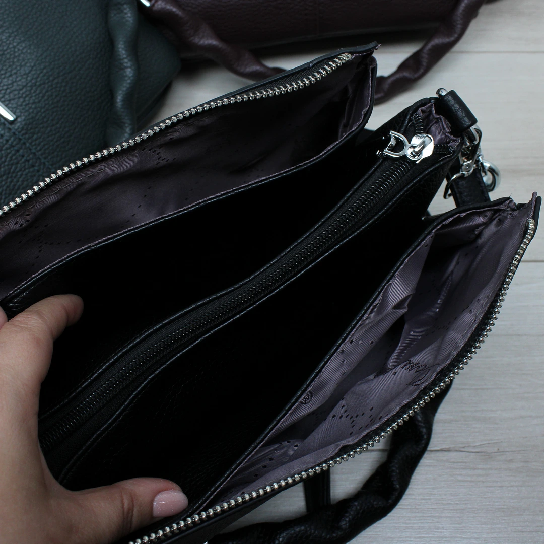 Жіноча ділова крос-боді зі шкірозамінника: Чорна модель для успіху