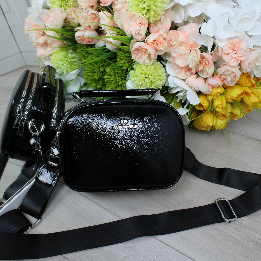 Жіноча чорна лакова сумка крос-боді для ділових зустрічей