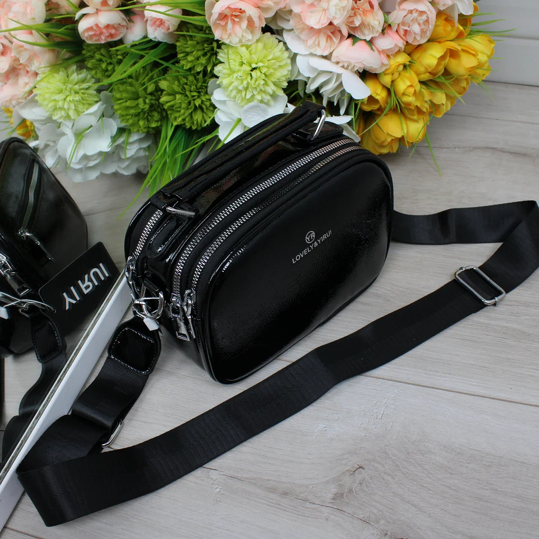 Жіноча чорна лакова сумка крос-боді для ділових зустрічей