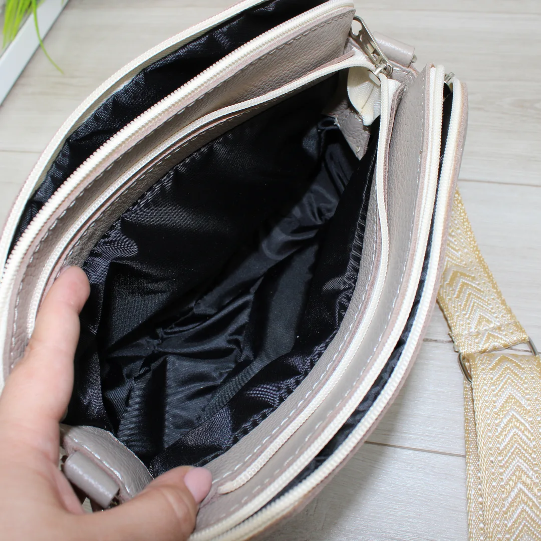 Сумка жіноча через плече кольору капучіно для затишних образів