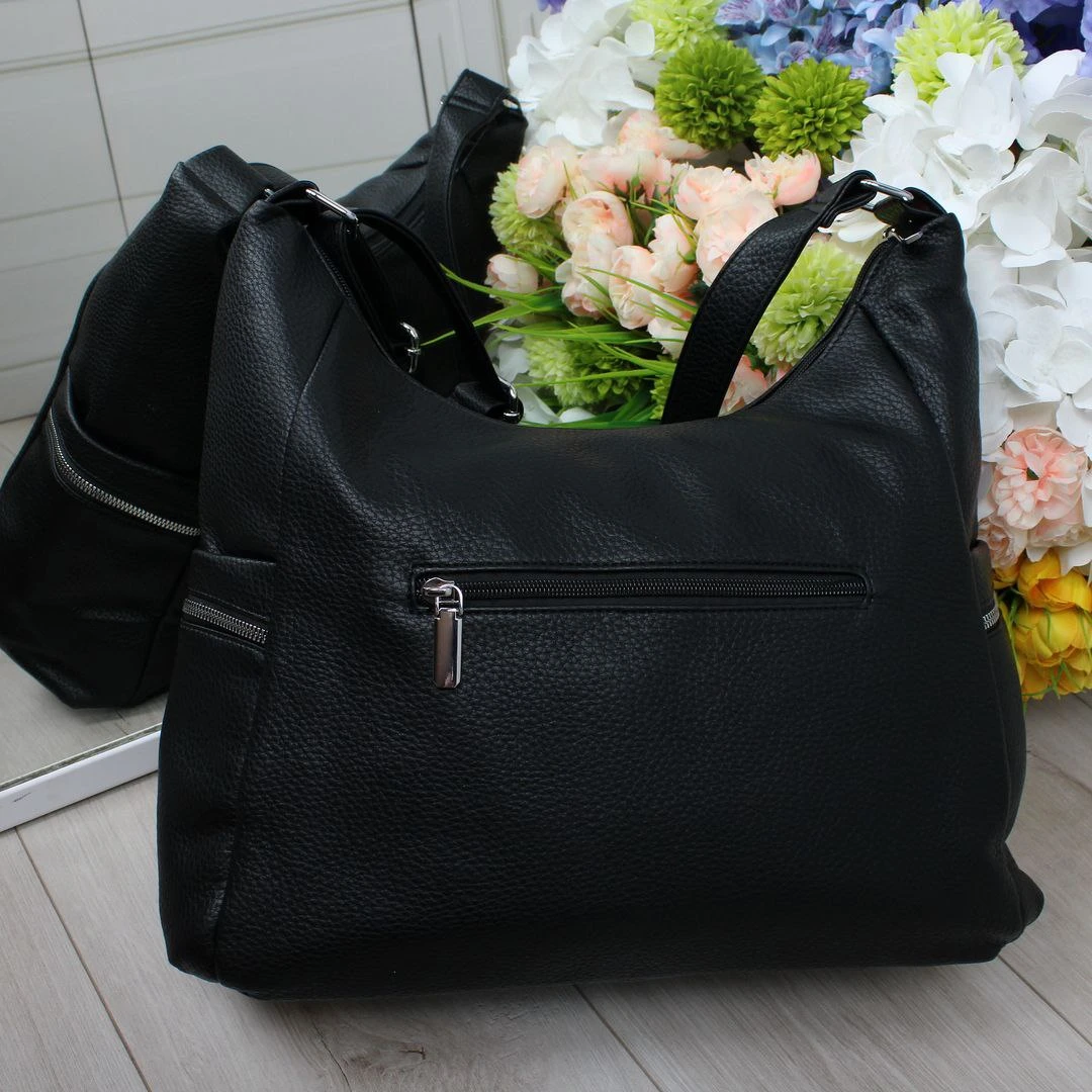 Жіноча сумка-мішок для роботи: містка чорна модель на плече для А4