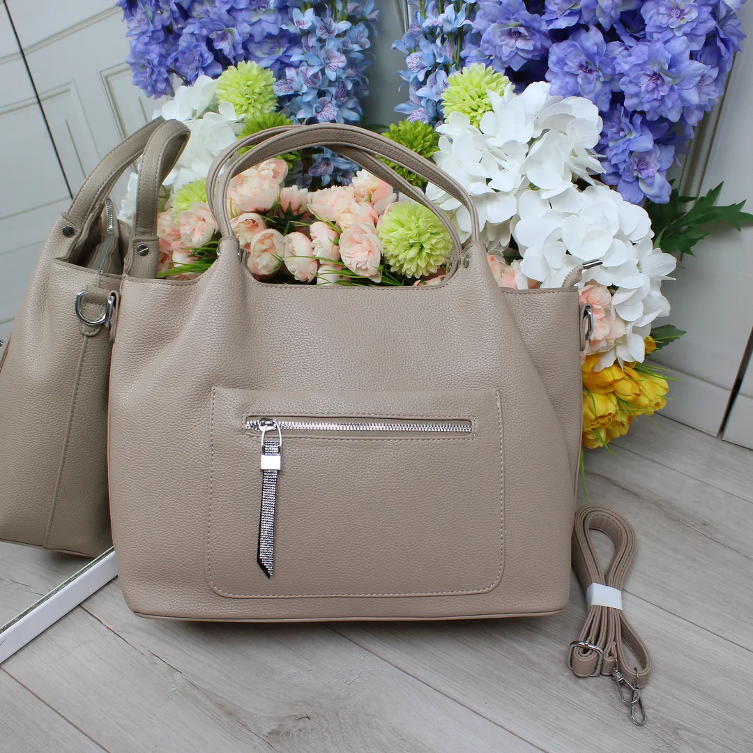 Беж жіноча сумка-класика: універсальна модель з еко шкіри для мінімалізму