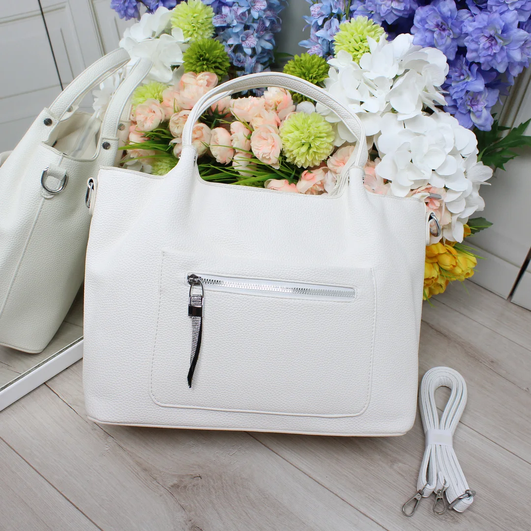 Біла жіноча сумка для навчання: стильна класична модель з еко шкіри