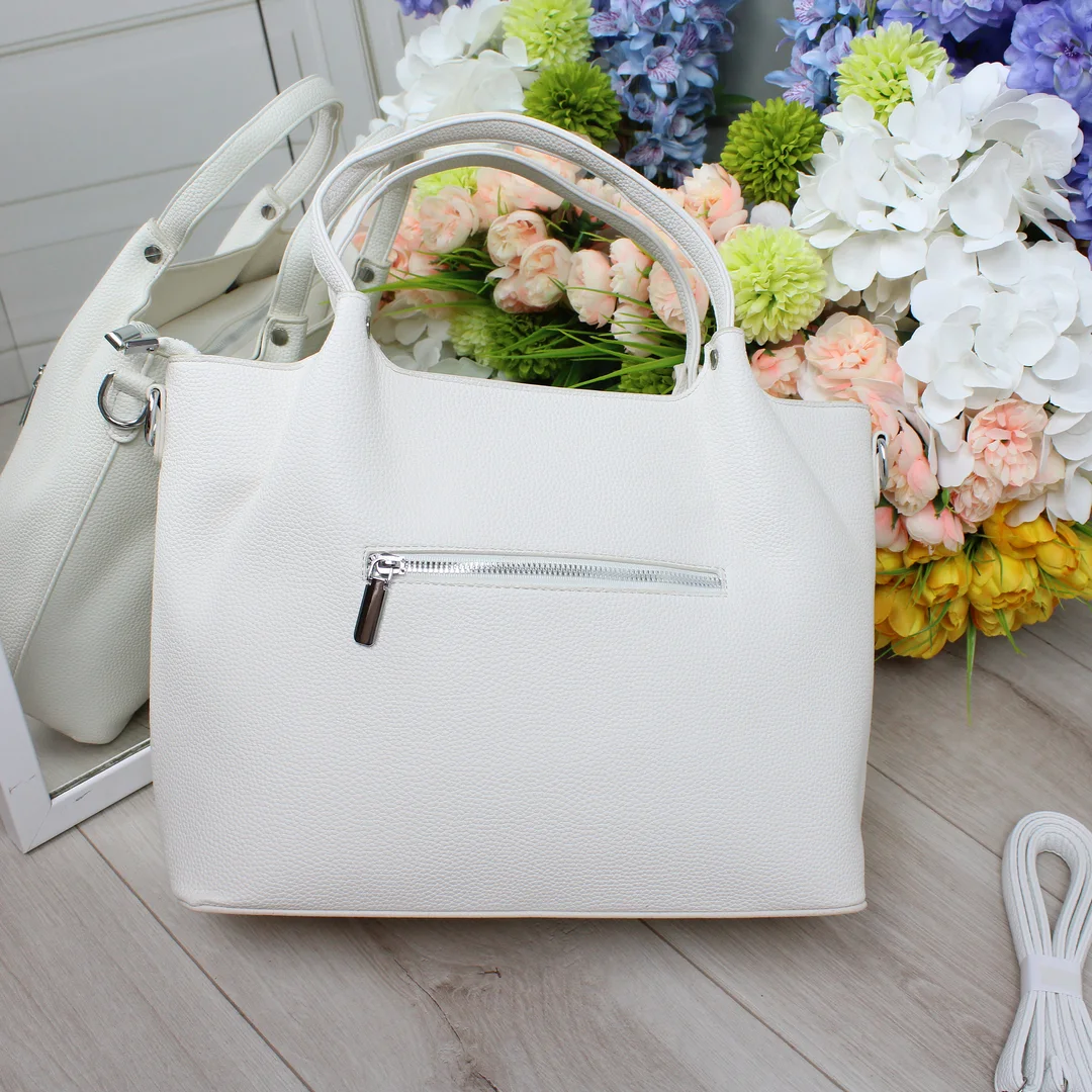 Біла жіноча сумка для навчання: стильна класична модель з еко шкіри