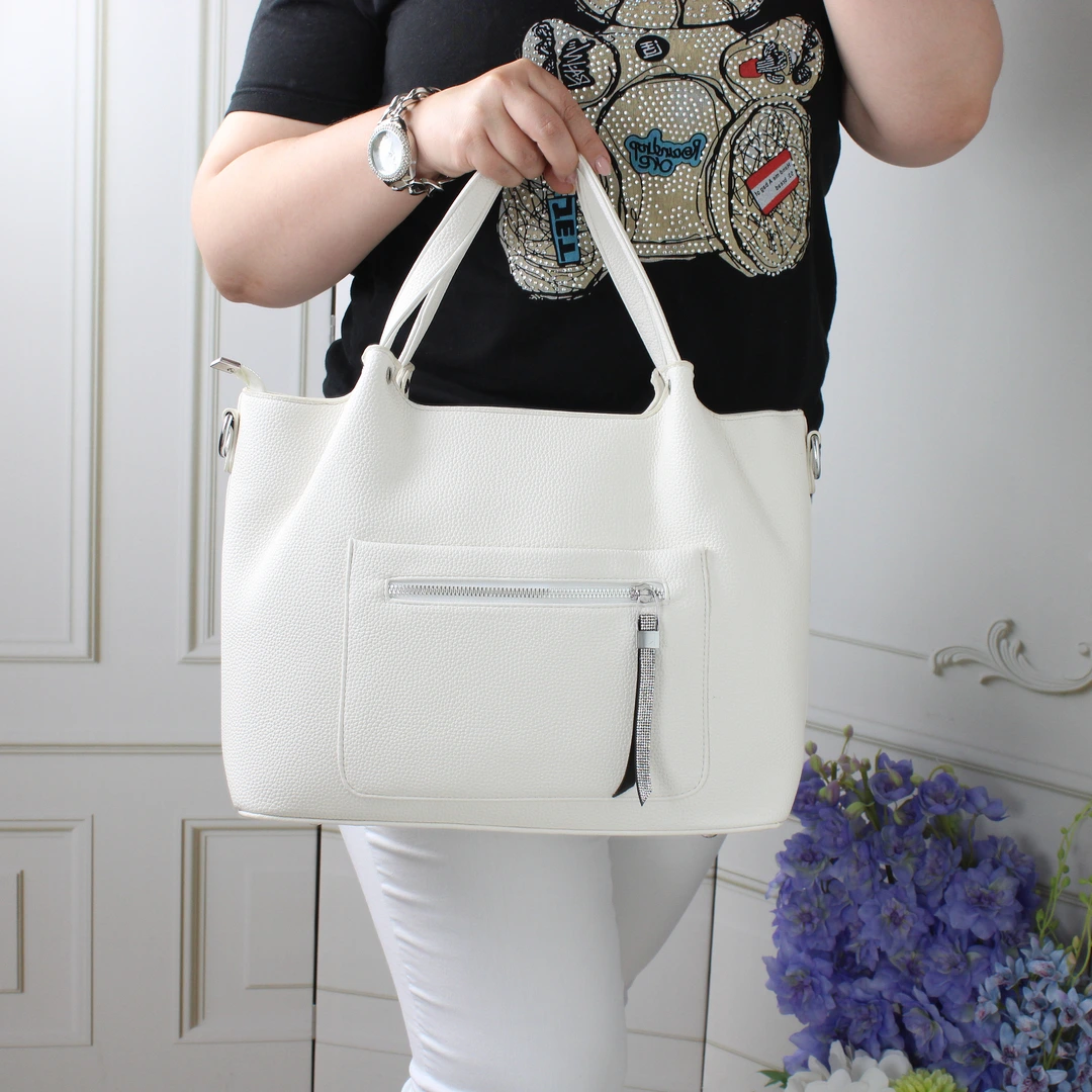 Біла жіноча сумка для навчання: стильна класична модель з еко шкіри