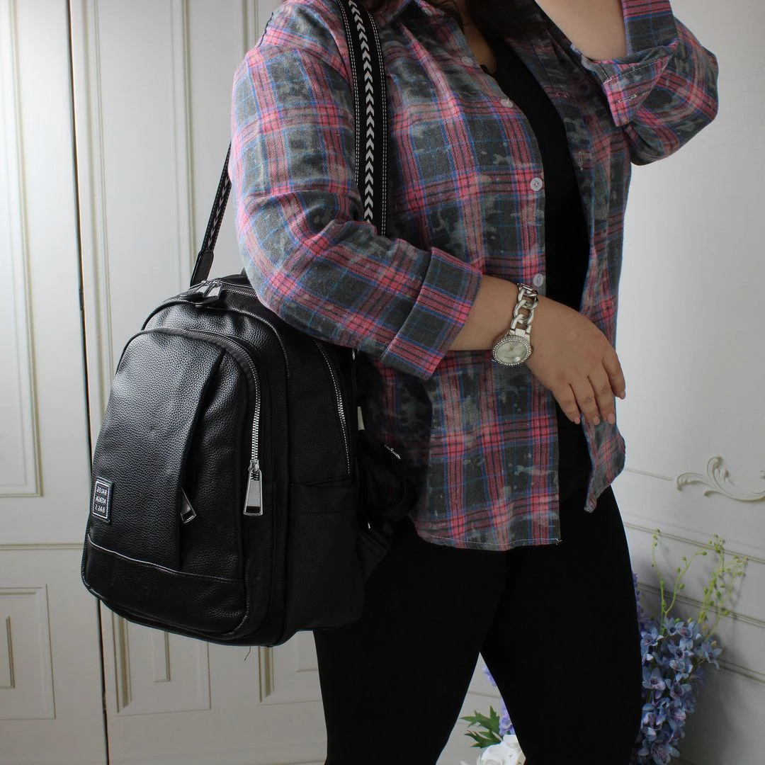 Жіноча сумка-рюкзак для роботи: чорна універсальна модель з еко шкіри