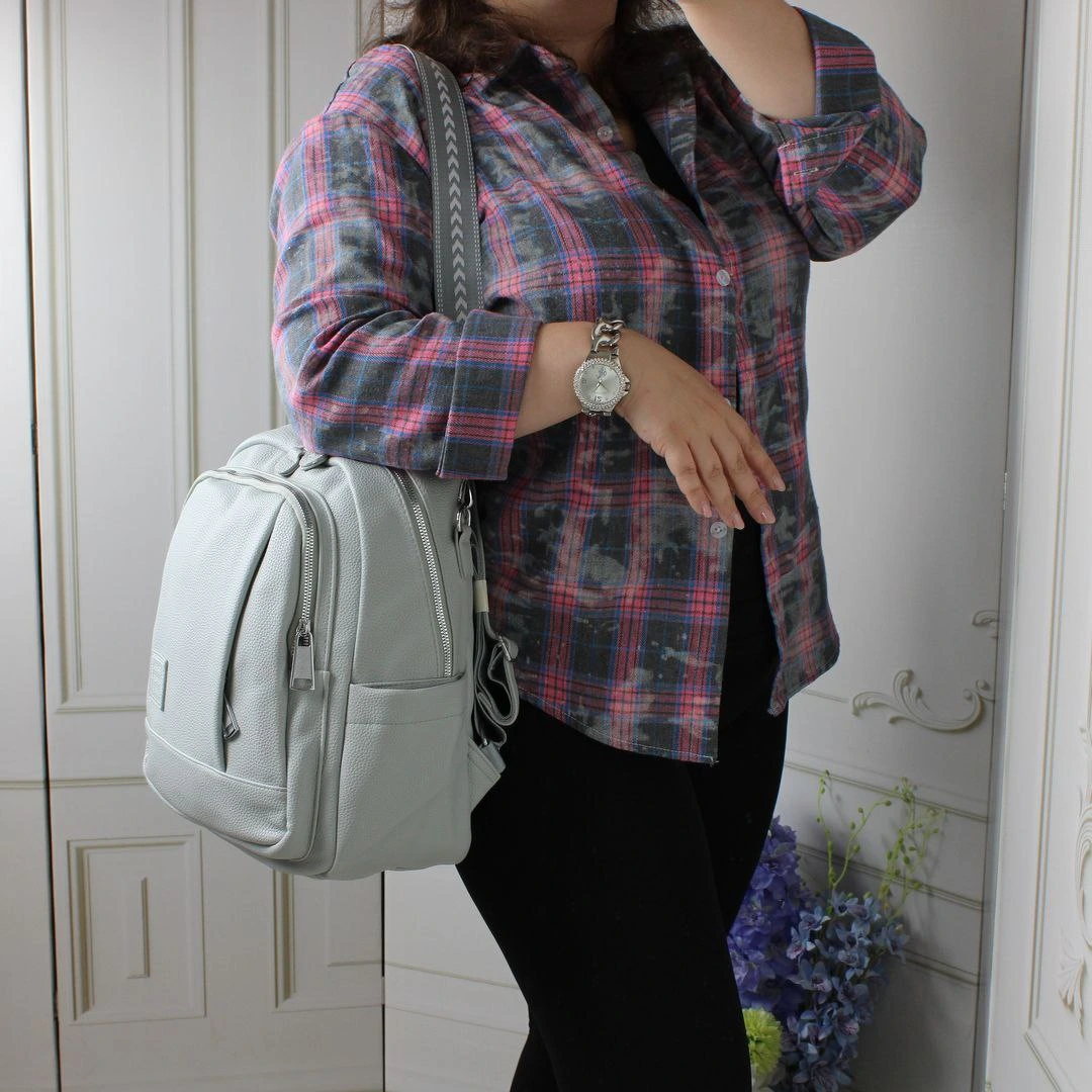 Фісташкова жіноча сумка-рюкзак з еко шкіри: стиль та екологічність