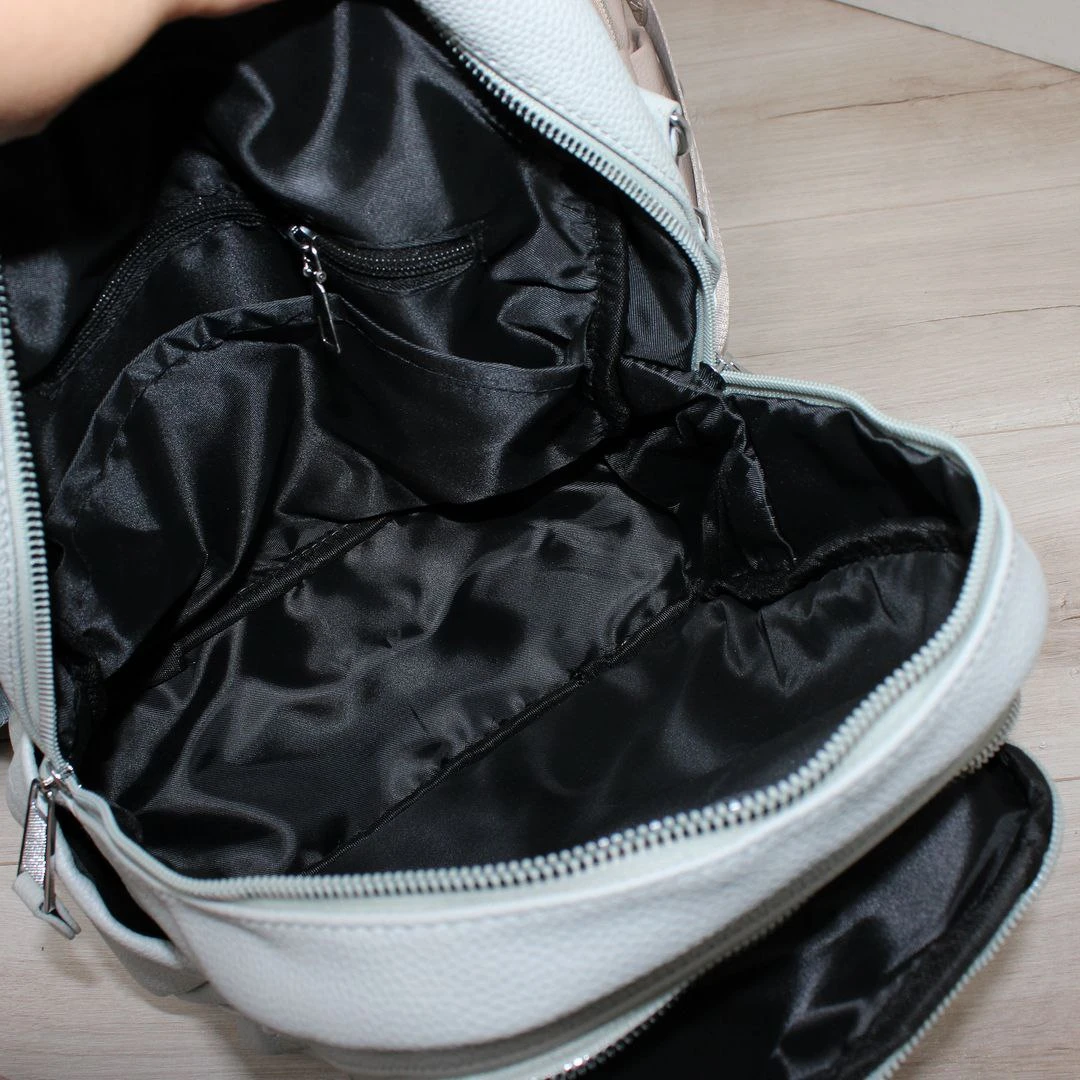 Фісташкова жіноча сумка-рюкзак з еко шкіри: стиль та екологічність