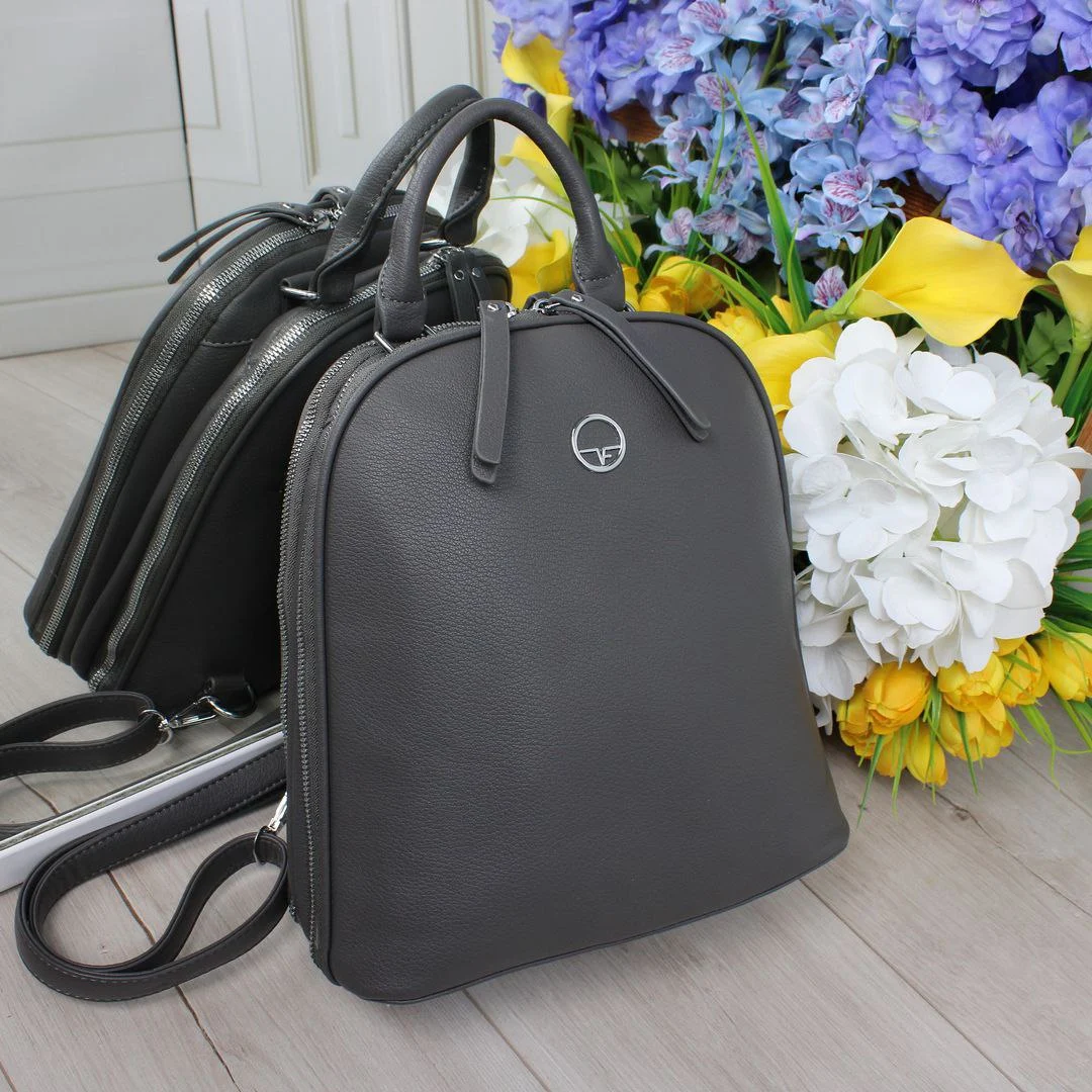 Жіноча сіра сумка-рюкзак з екошкіри для мінімалізму