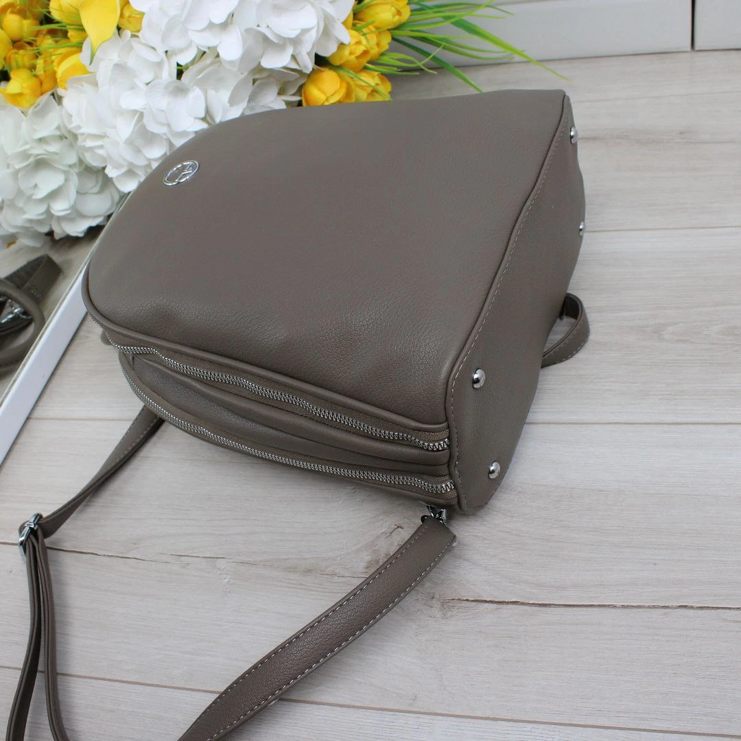 Жіноча сумка-рюкзак кольору капучіно для натхнення та зручності