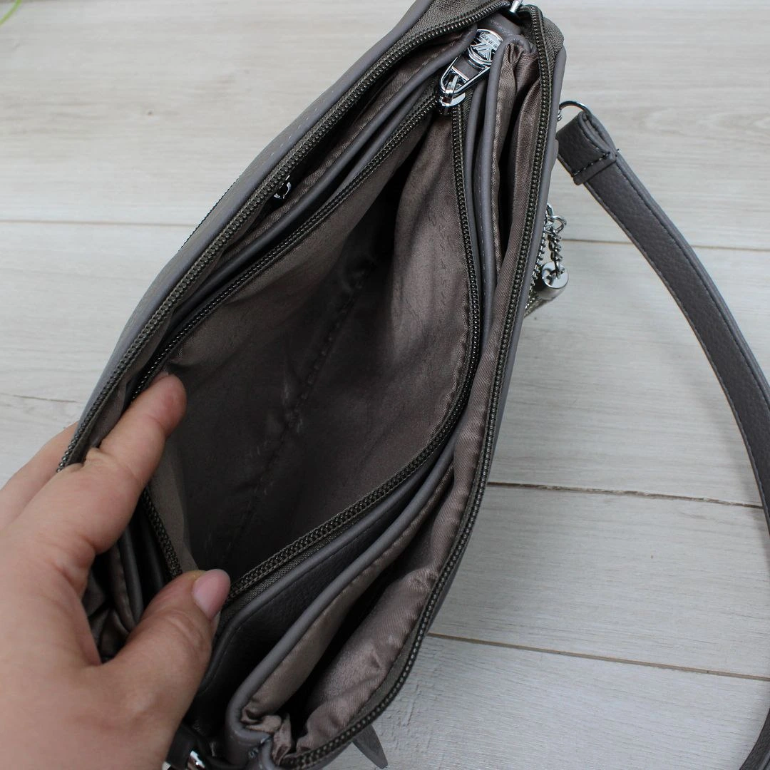 Жіноча сумка крос-боді графітова з екошкіри для ділових зустрічей