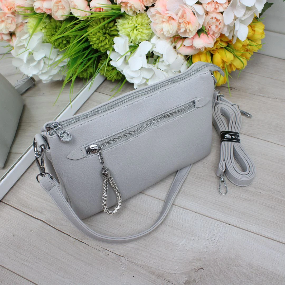 Сіра жіноча сумка крос-боді з екошкіри для подорожей