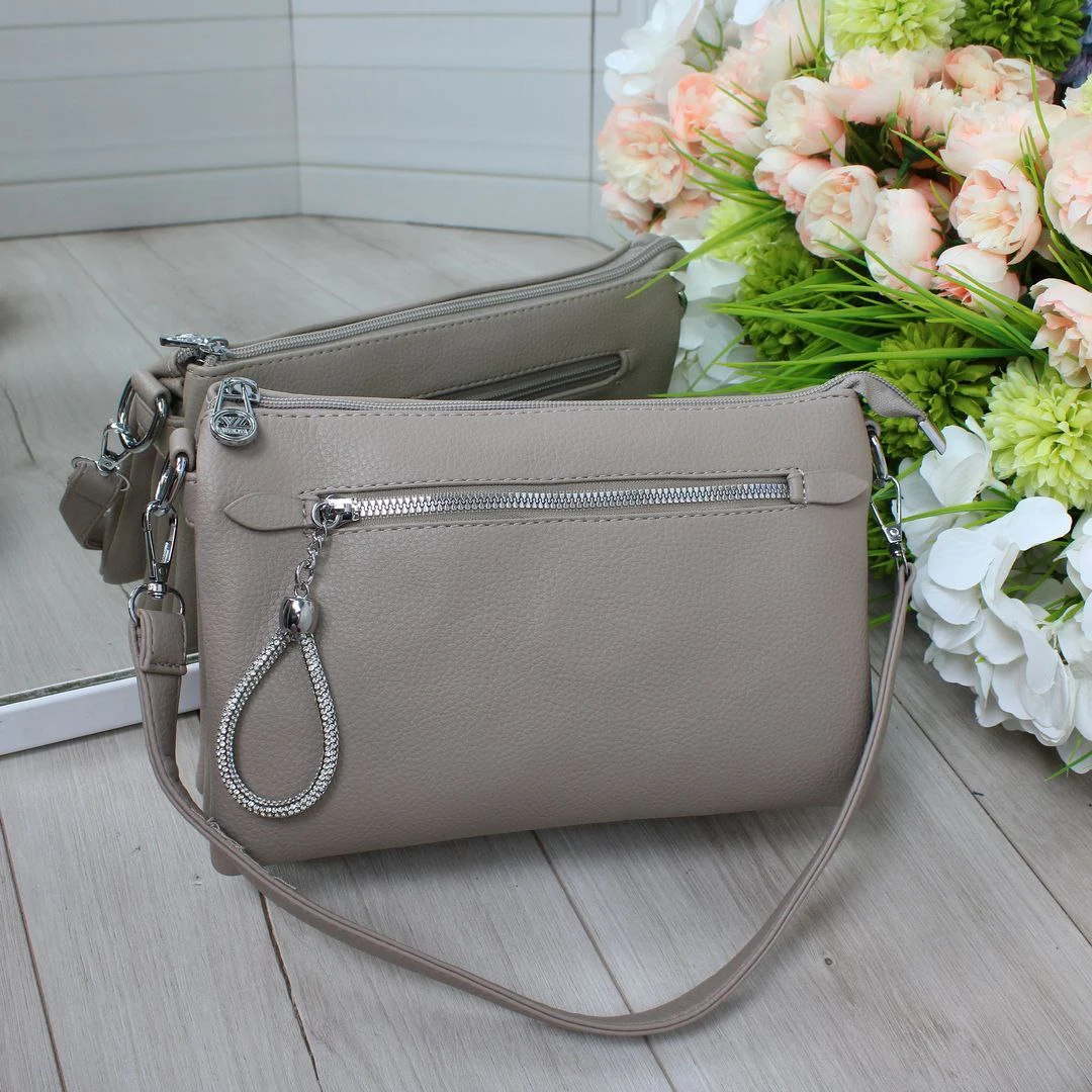 Жіноча сумка крос-боді світло-беж для елегантного образу