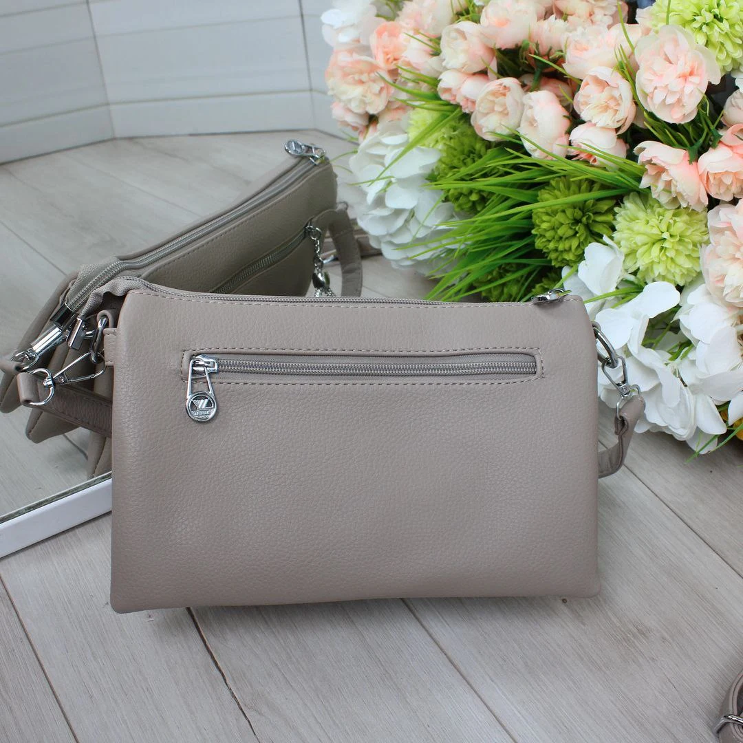 Жіноча сумка крос-боді світло-беж для елегантного образу