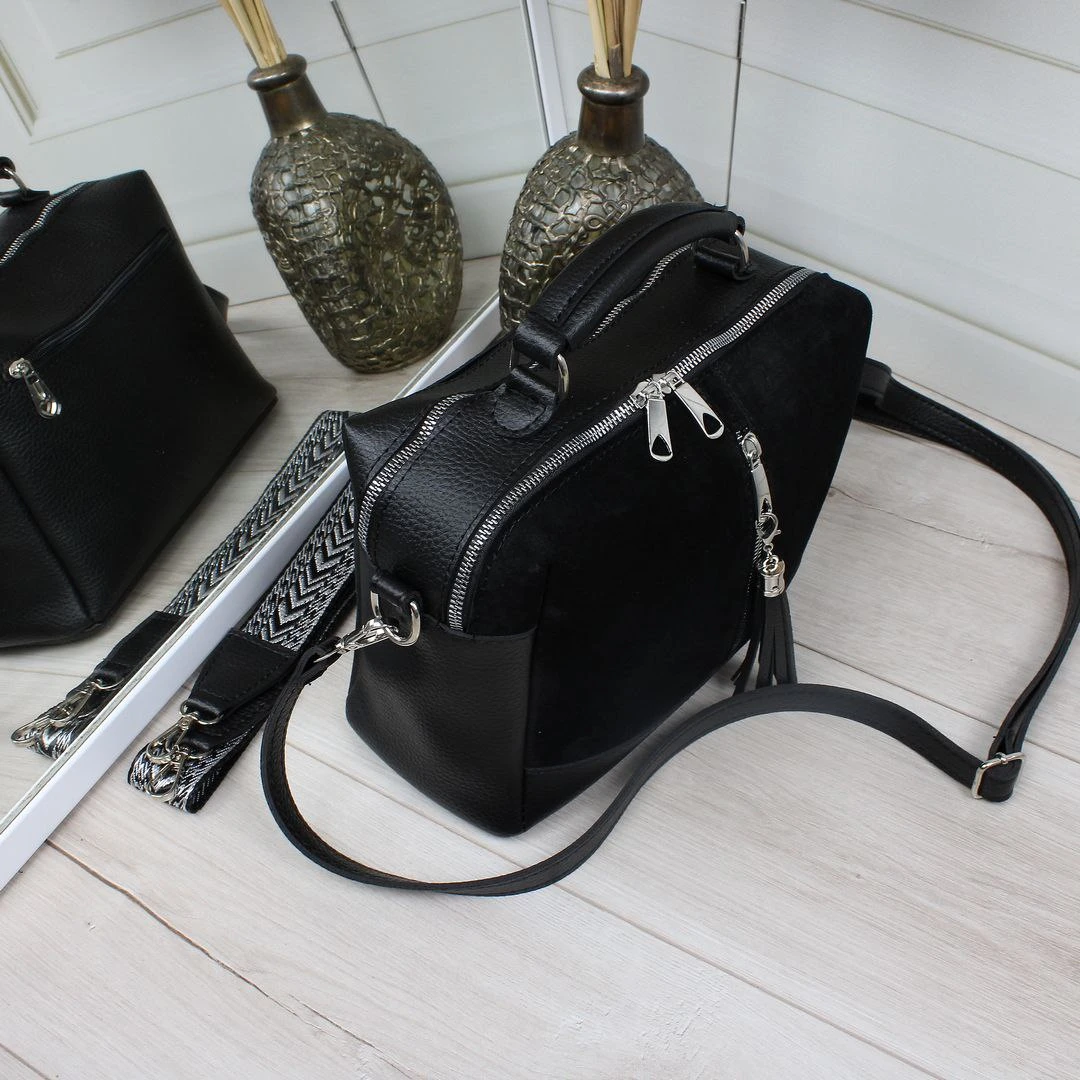 Сумка через плече чорна для студентки: містка та стильна