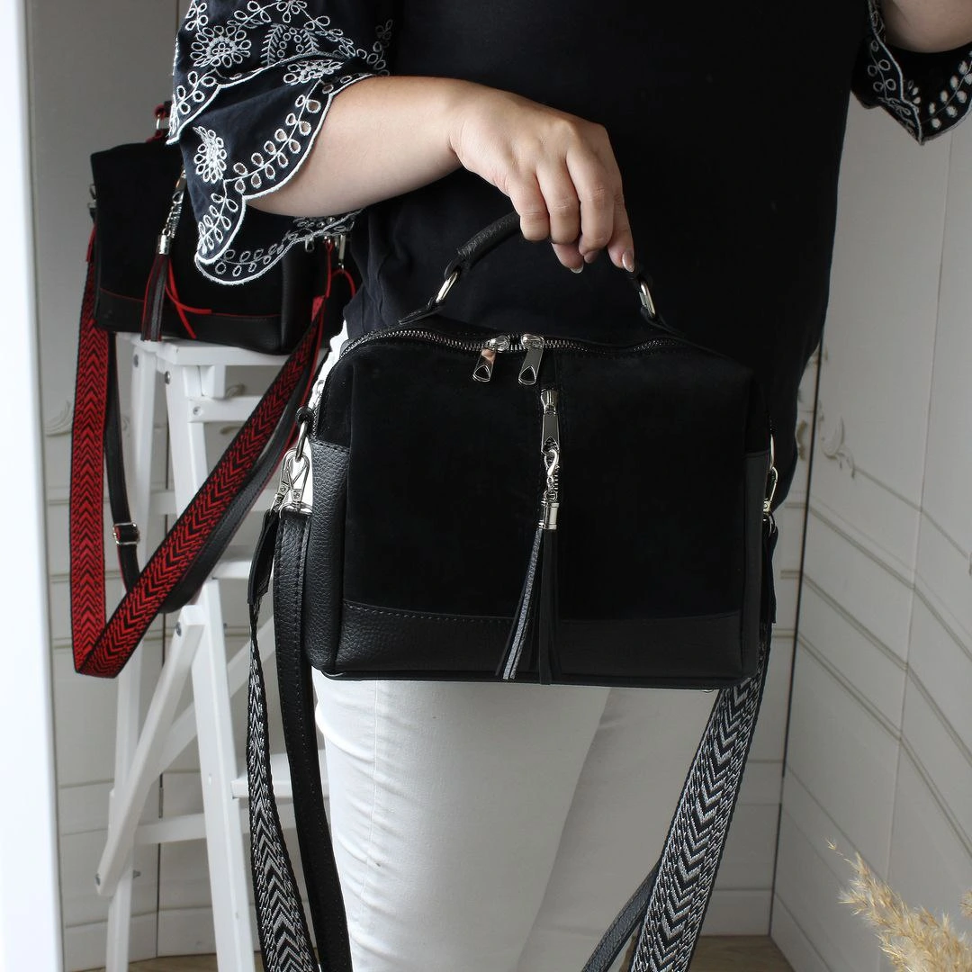 Сумка через плече чорна для студентки: містка та стильна