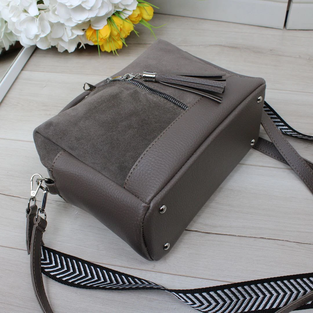 Сумка крос-боді кольору капучіно для роботи та щоденних справ