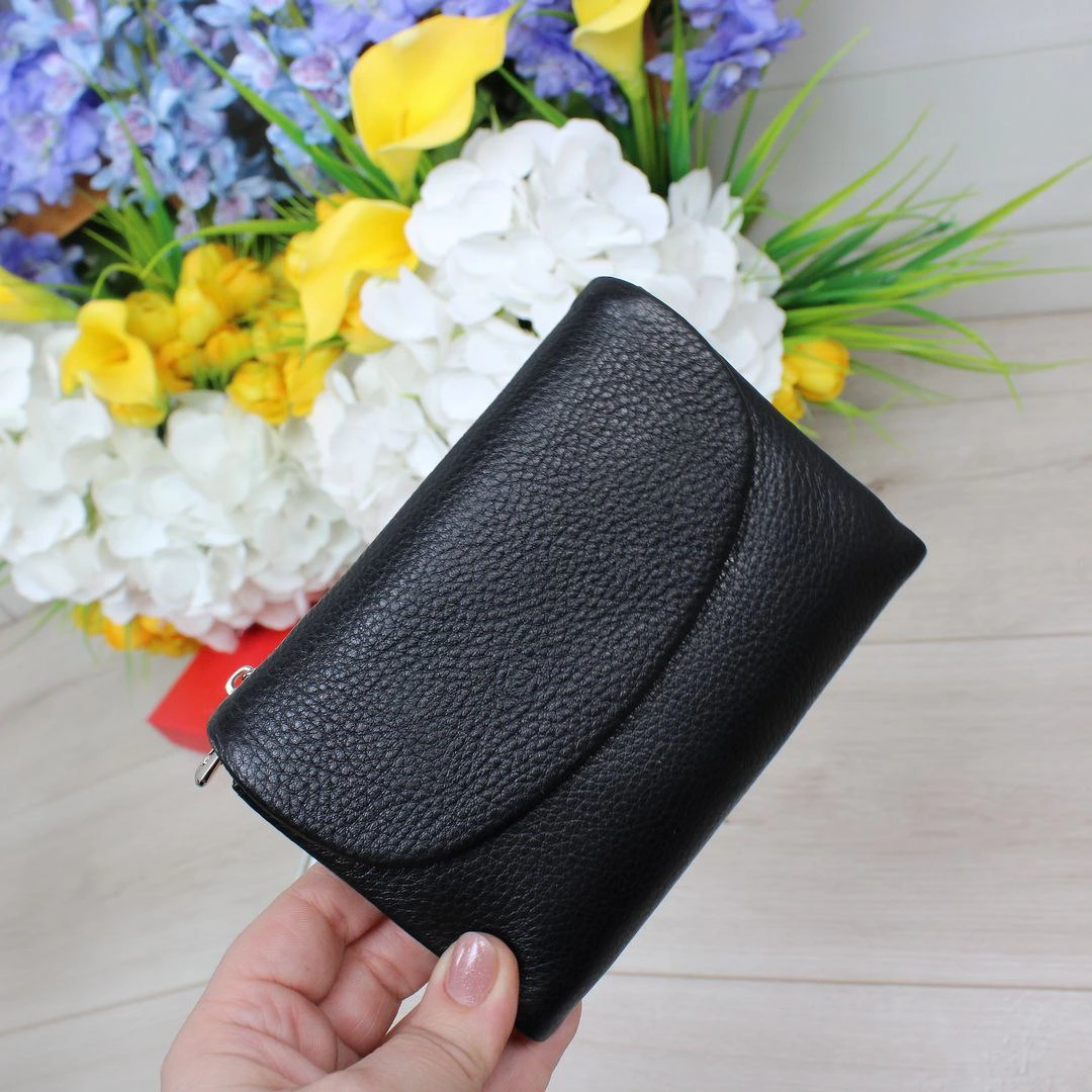 Класичний чорний гаманець з натуральної шкіри