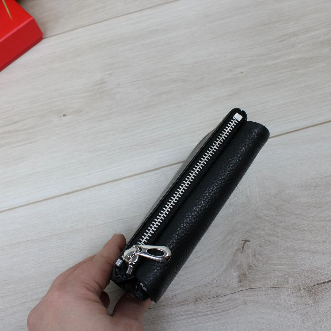 Класичний чорний гаманець з натуральної шкіри