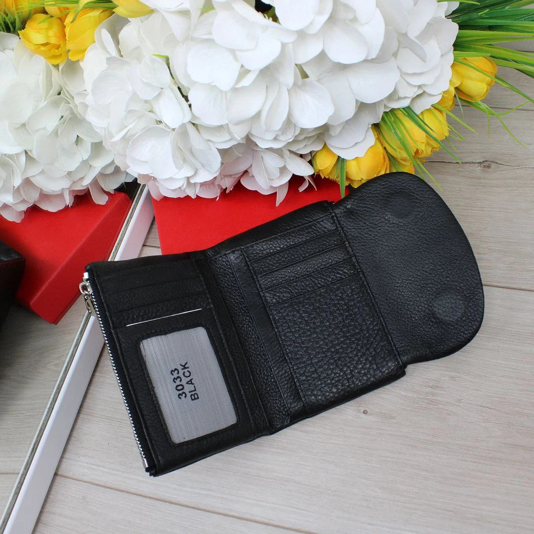 Класичний чорний гаманець з натуральної шкіри