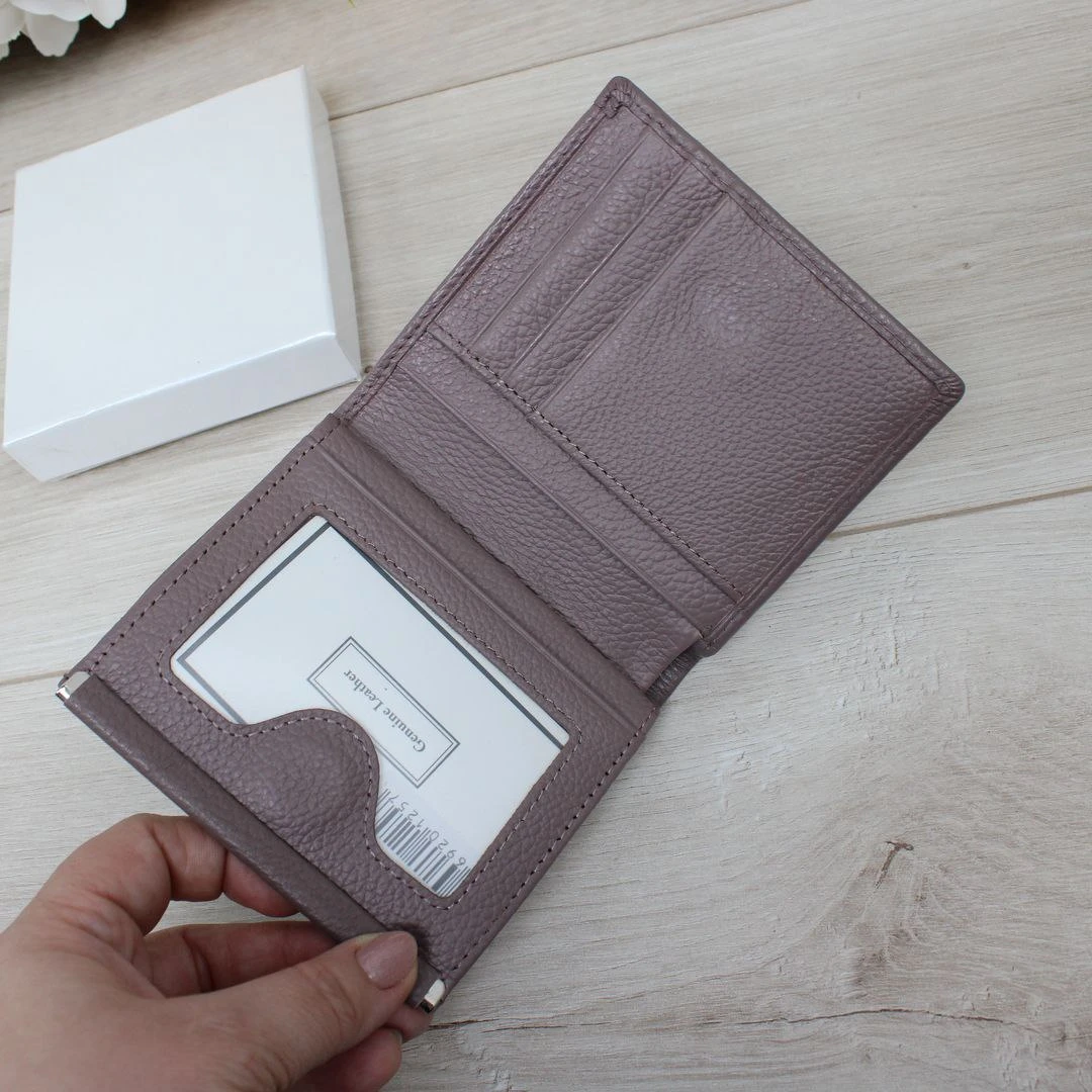 Елегантний гаманець кольору пудра для молодих мам