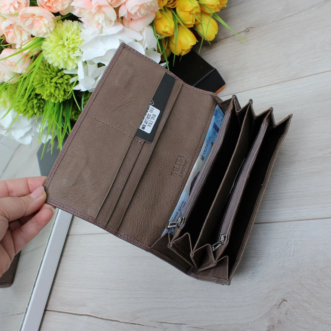 Жіночий гаманець мокко зі шкіри — зручний і довговічний вибір