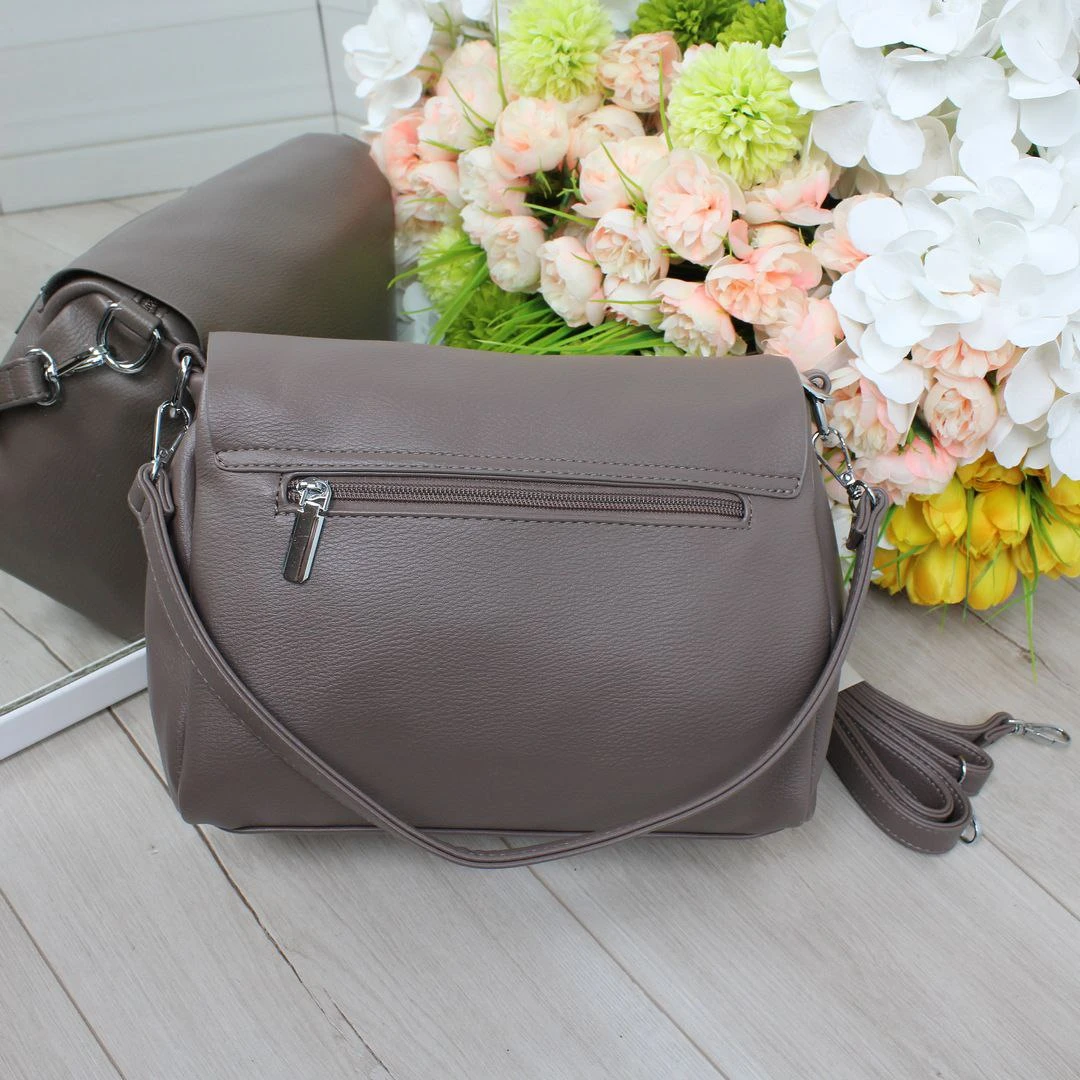 Жіноча сумка через плече містка з екошкіри кольору троянди