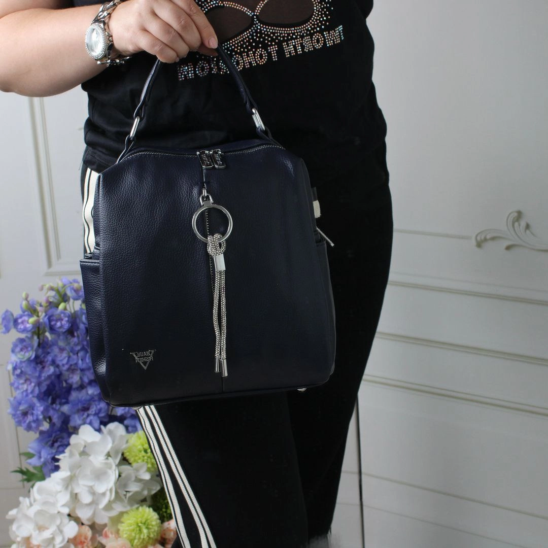 Жіноча сумка-рюкзак для подорожей синя з екошкіри