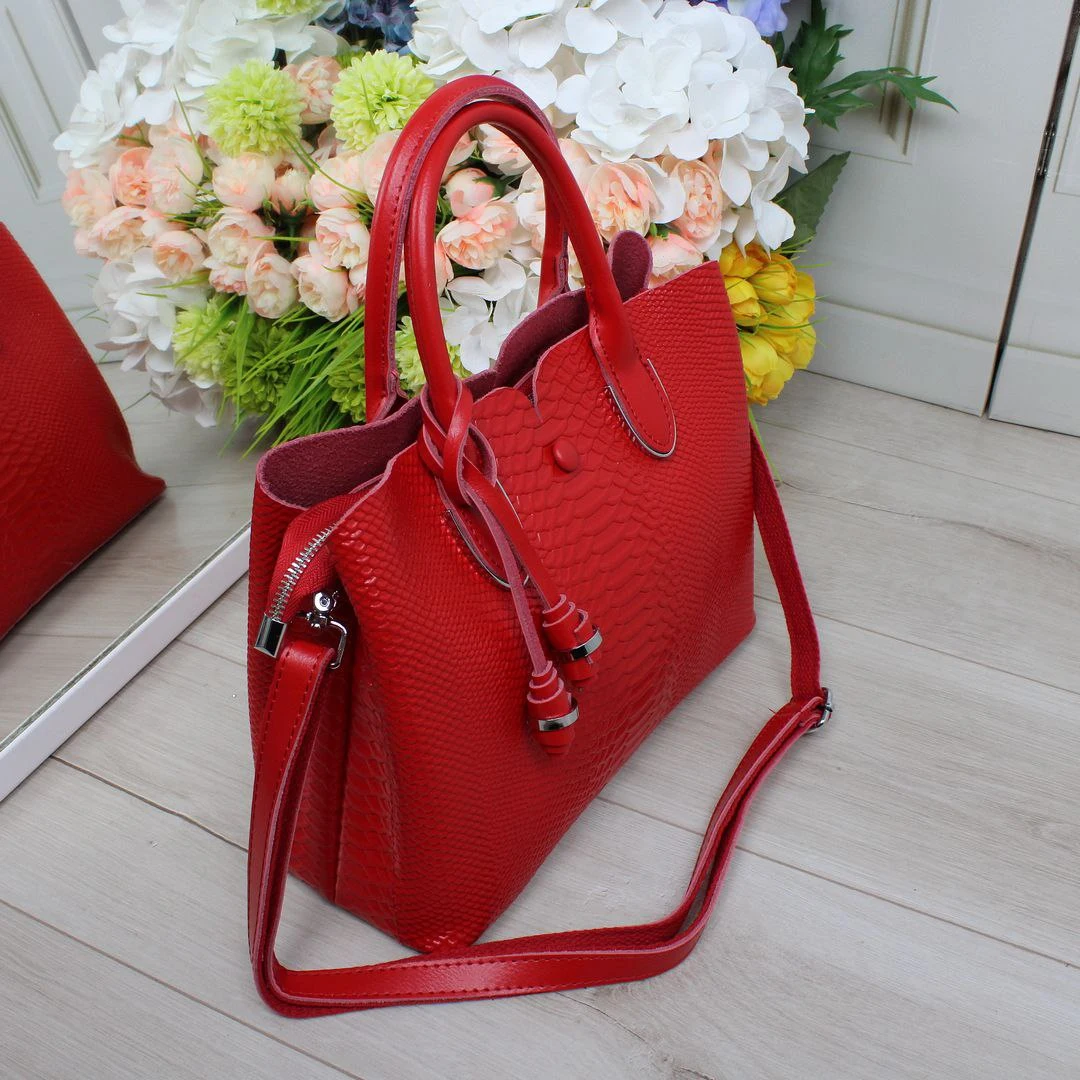 Червона сумка через плече для шопоголіка з трьома відділеннями