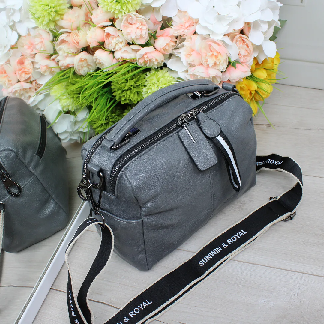 Жіноча сумка через плече графіт для міста з регульованим ременем