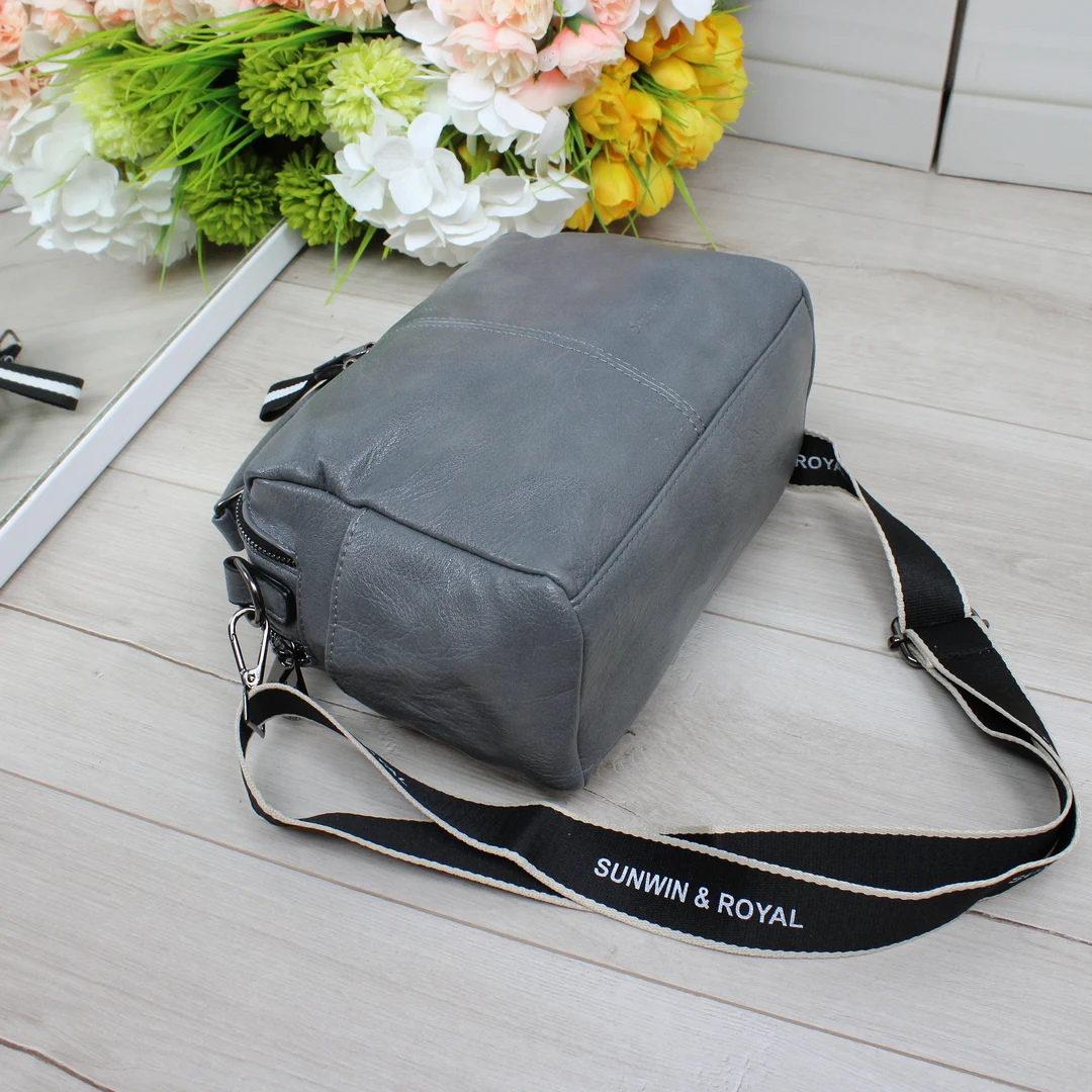 Жіноча сумка через плече графіт для міста з регульованим ременем