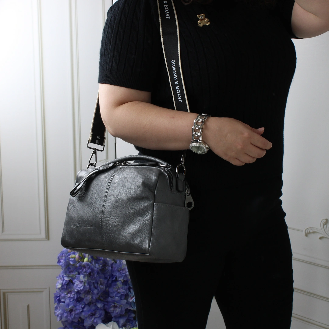 Жіноча сумка через плече графіт для міста з регульованим ременем