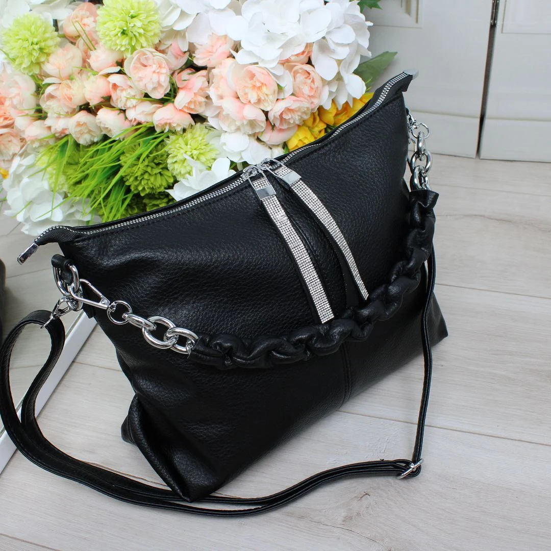 Жіноча сумка-мішок для ділових поїздок чорна з еко-шкіри