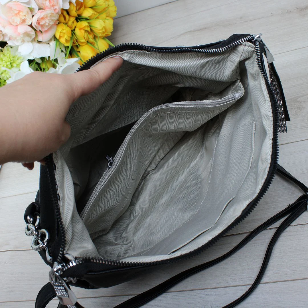 Жіноча сумка-мішок для ділових поїздок чорна з еко-шкіри