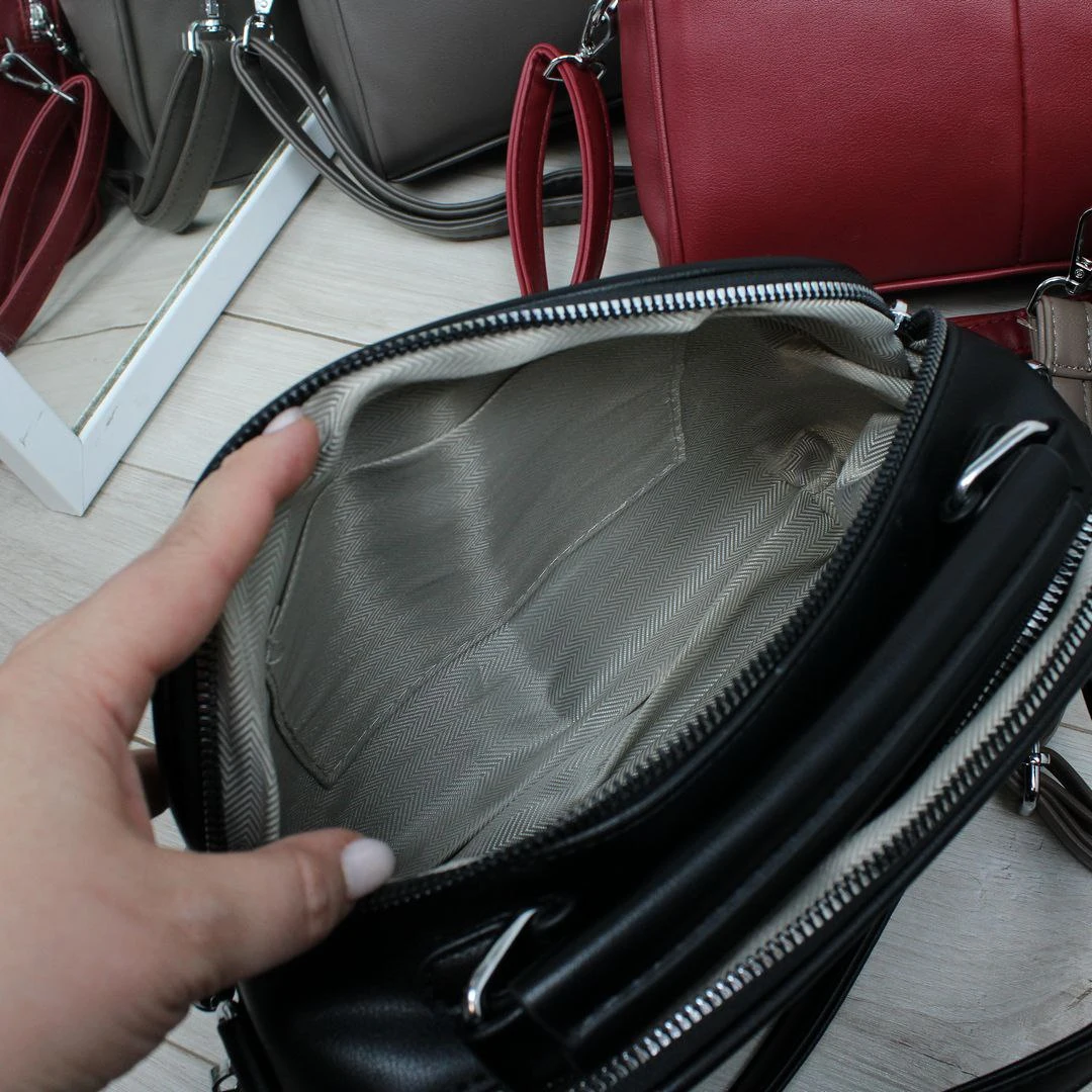 Жіноча сумка крос-боді для офісу чорна з еко-шкіри