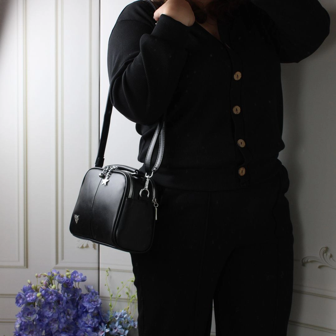 Жіноча сумка крос-боді для офісу чорна з еко-шкіри