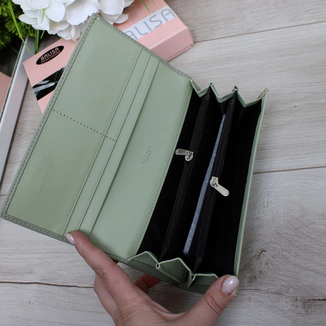 Жіночий гаманець фісташкового кольору