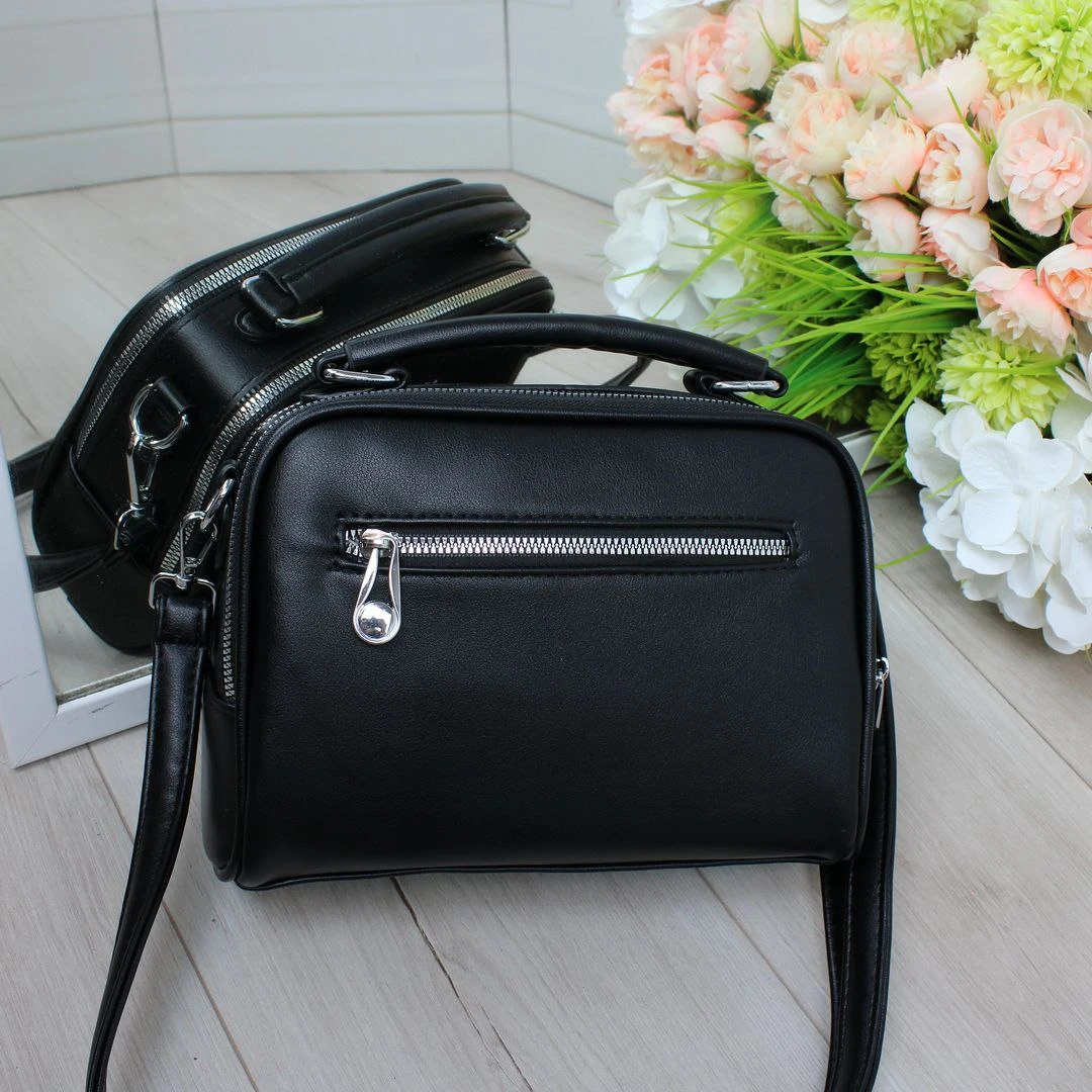 Чорна універсальна сумка через плече для щоденного носіння