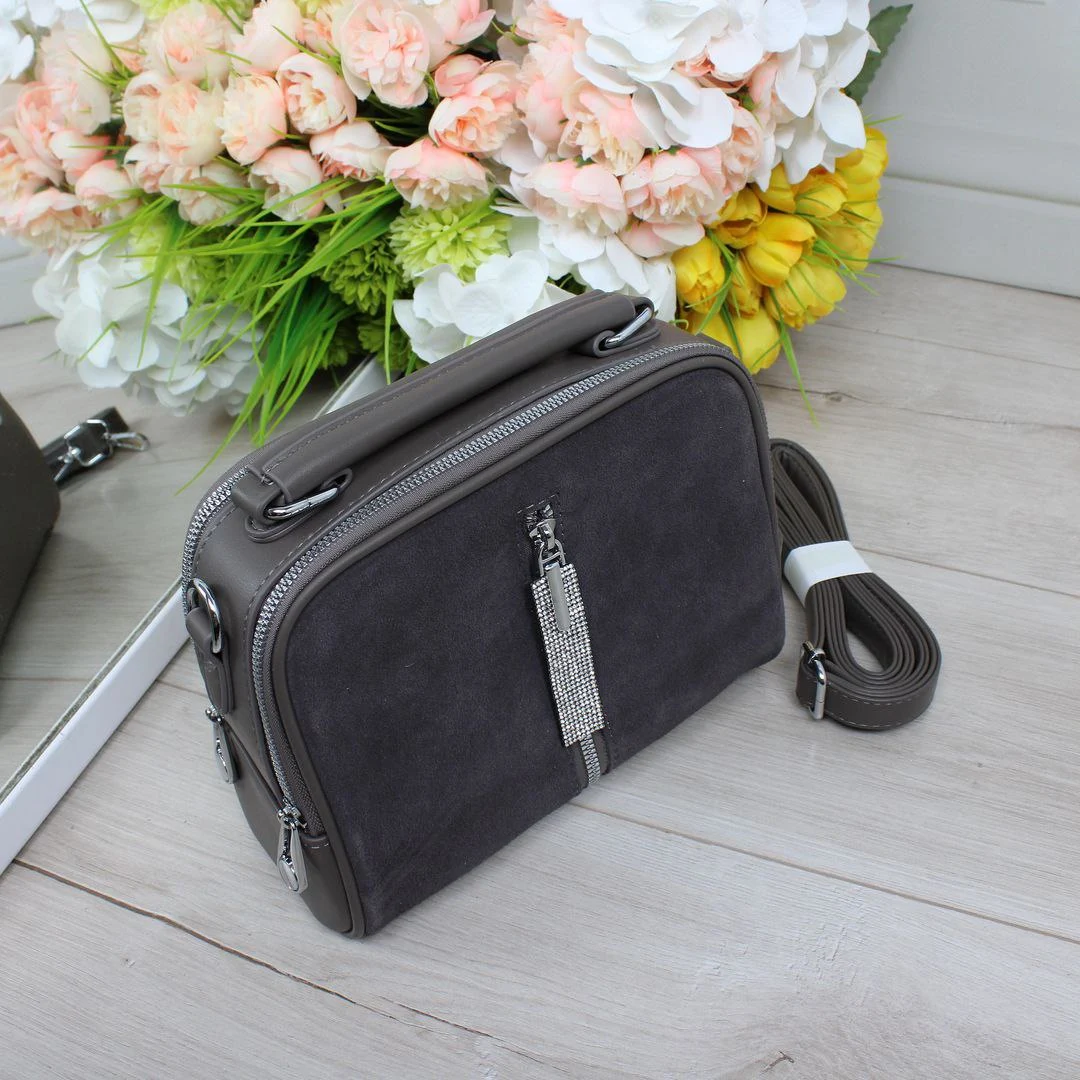 Сіра компактна сумка через плече для подорожей та щоденних турбот