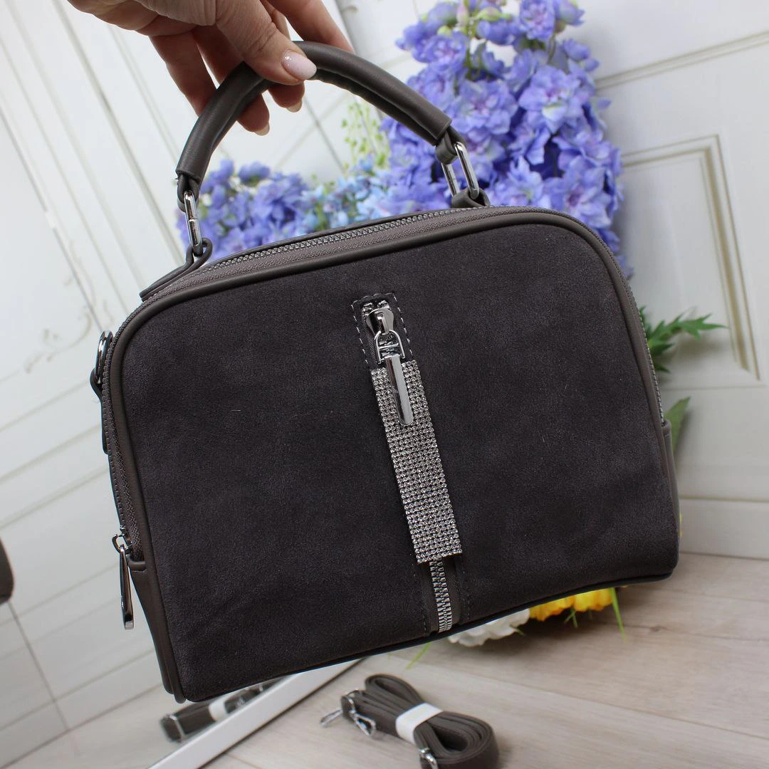 Сіра компактна сумка через плече для подорожей та щоденних турбот