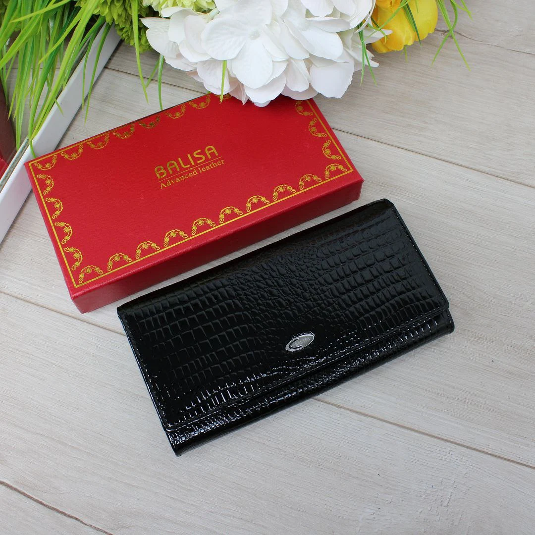 Жіночий чорний гаманець із лакованої шкіри