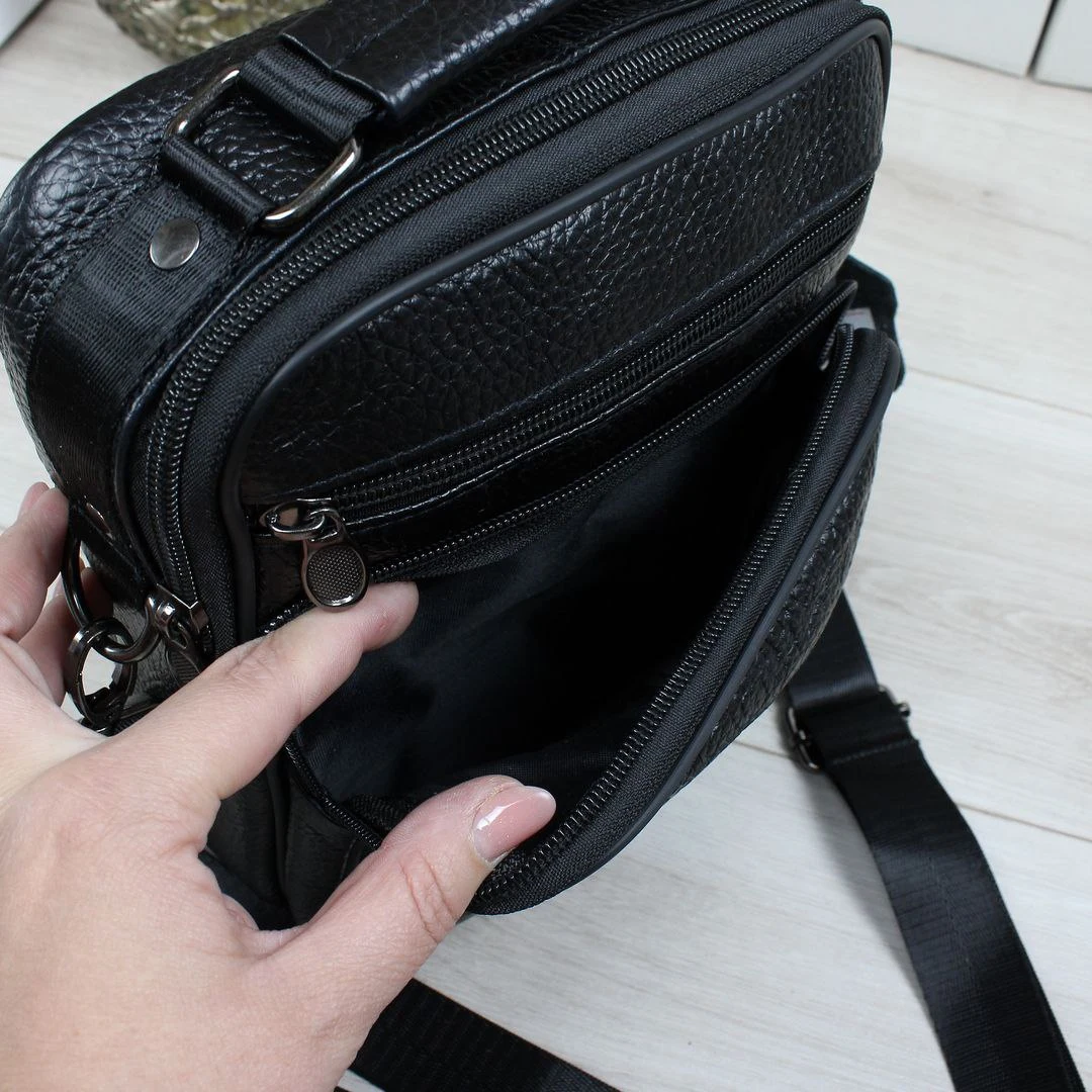 Чоловіча сумка через плече для ділових зустрічей та щоденних справ