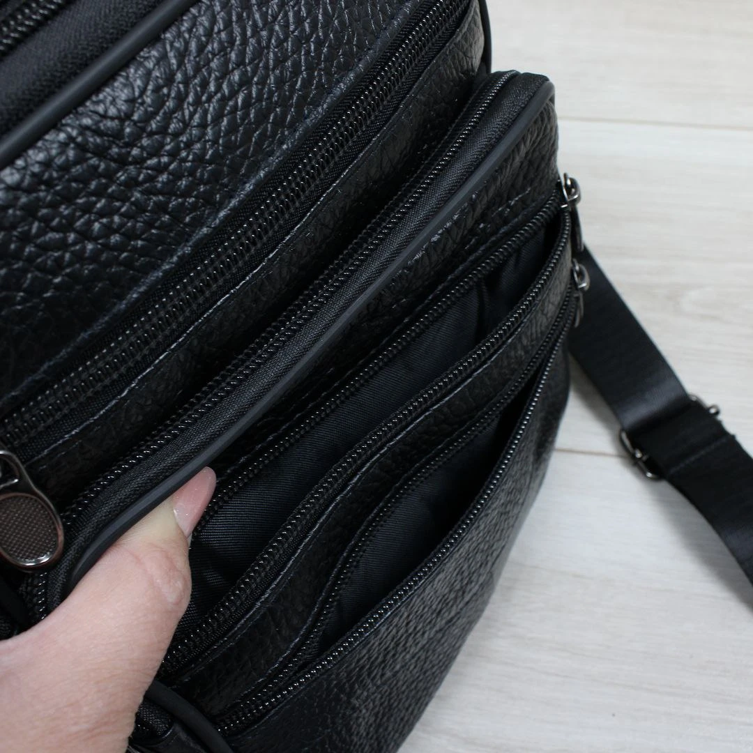 Чоловіча сумка через плече для ділових зустрічей та щоденних справ