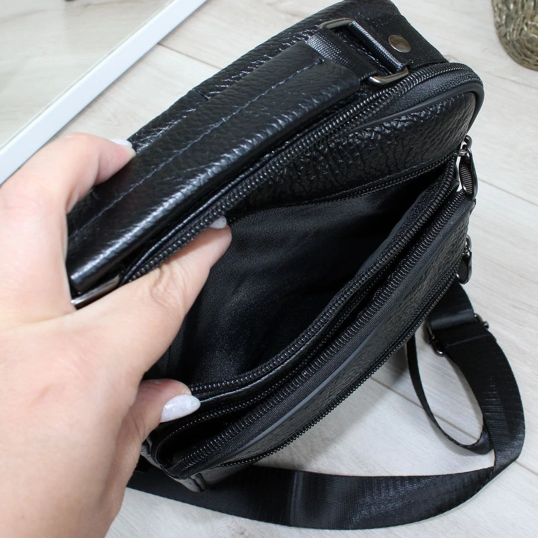 Чоловіча сумка через плече для ділових зустрічей та щоденних справ