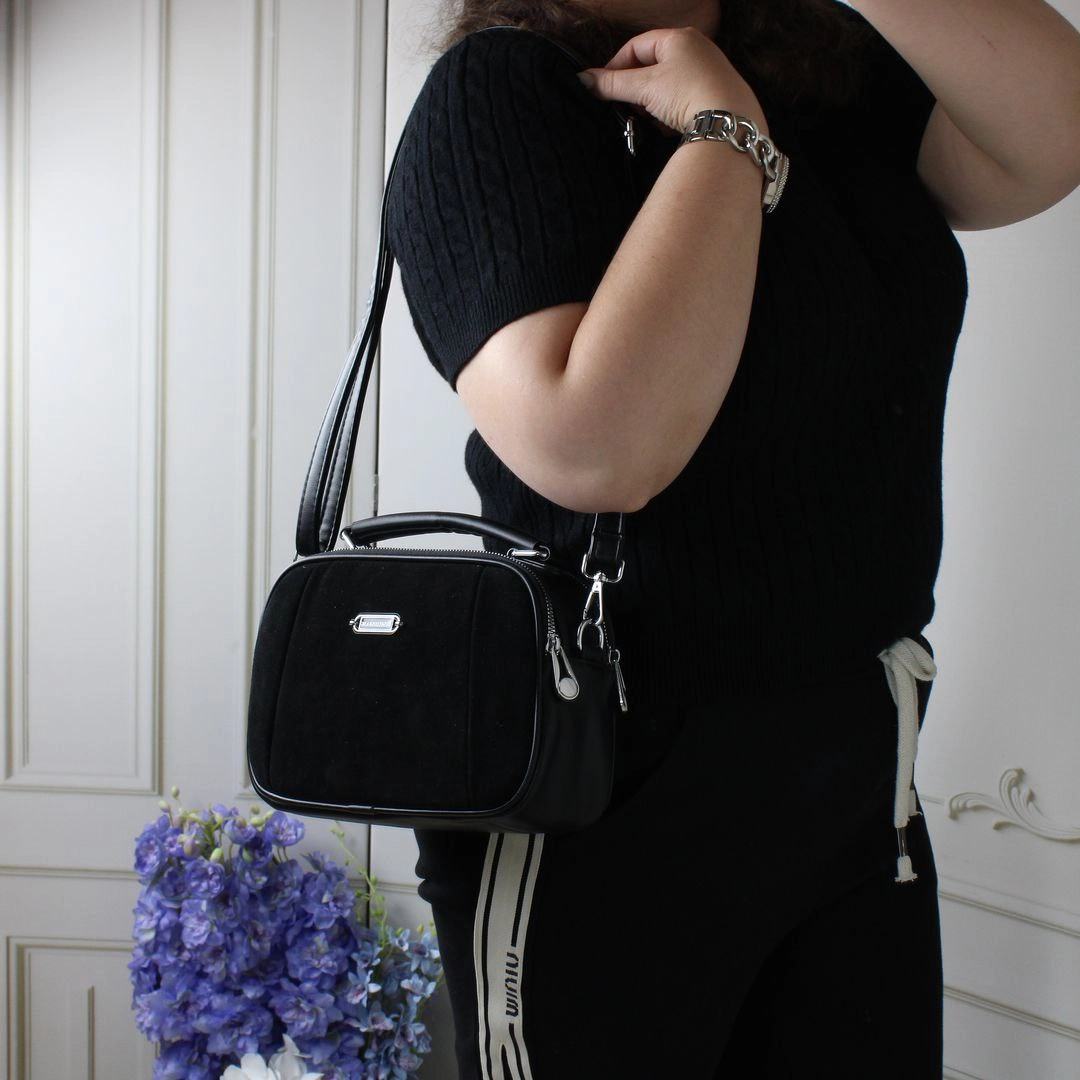 Жіноча сумка через плече з натуральної замші та еко-шкіри чорна