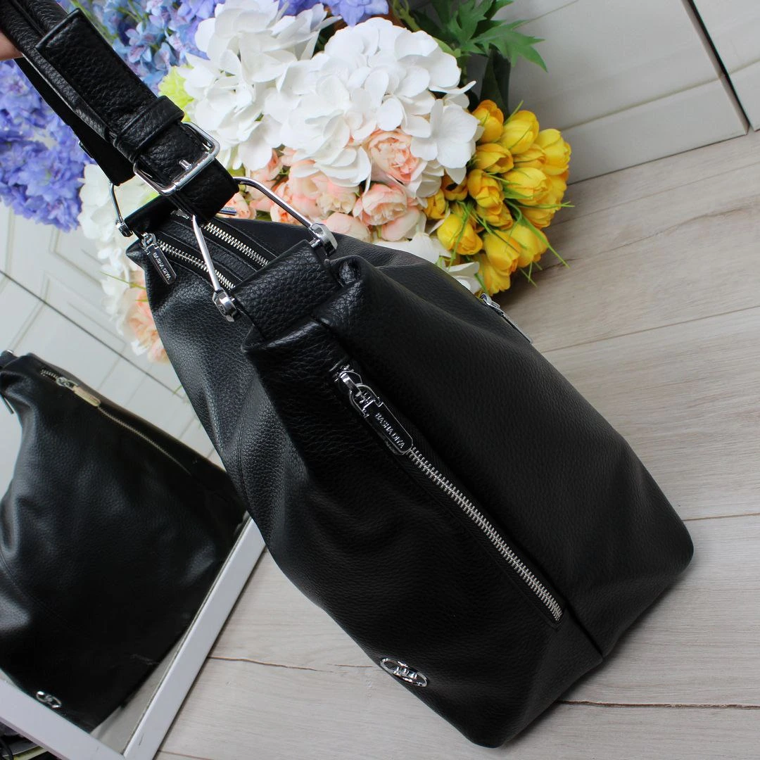 Сумка-мішок чорна з екошкіри на плече, формат А4