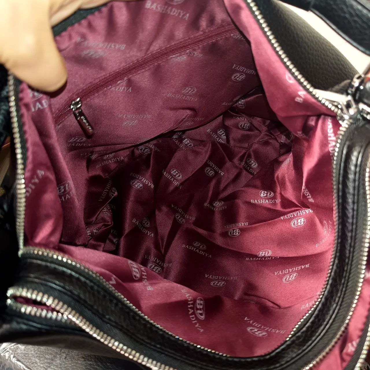 Сумка-мішок чорна з екошкіри на плече, формат А4