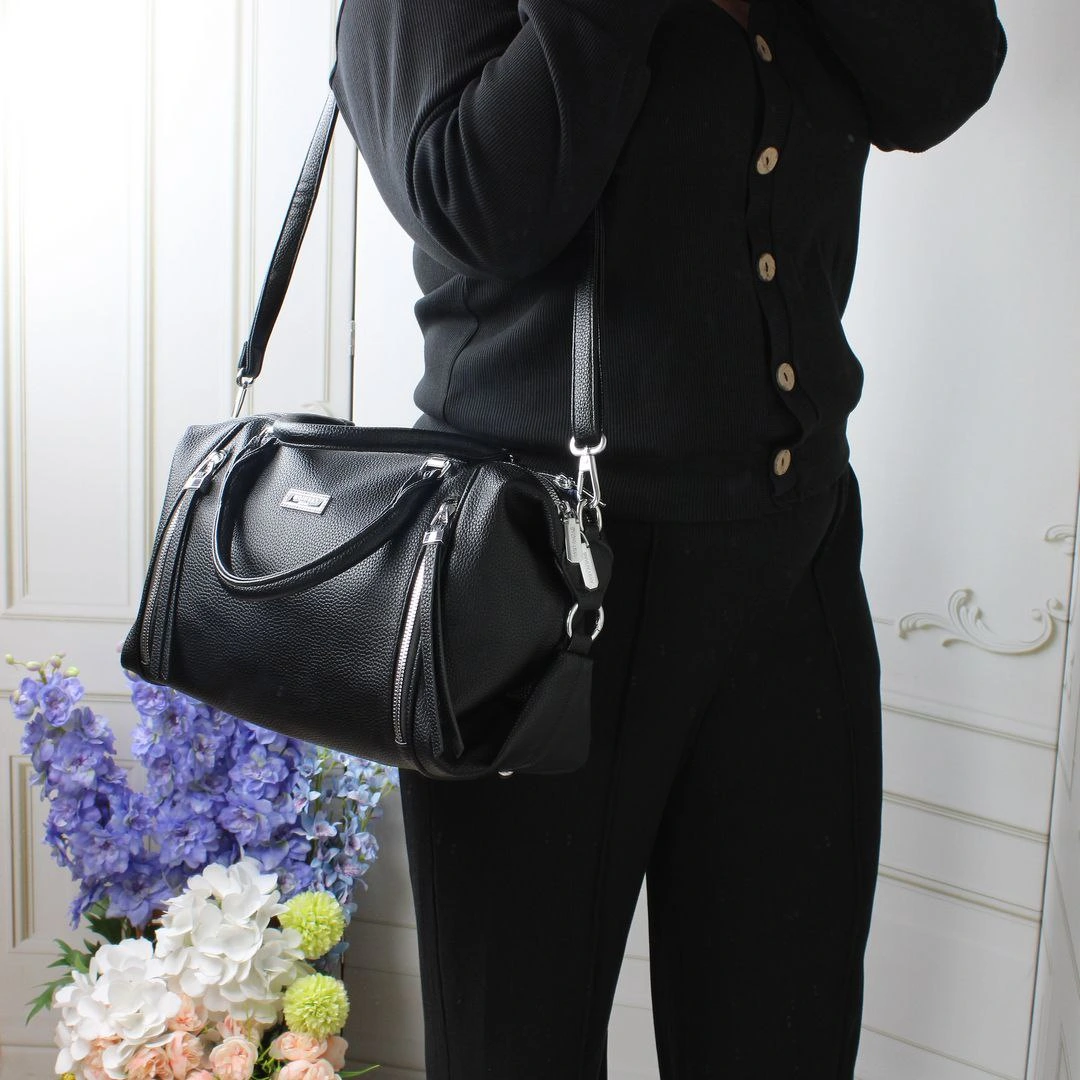 Жіноча чорна сумка крос-боді з екошкіри люкс якості на два відділення через плече